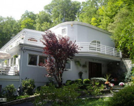 16 Cedar Point Drive