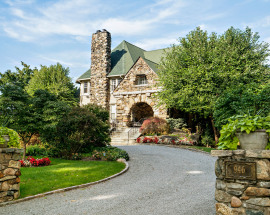 946 Esplanade