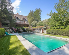 16 Park Drive South