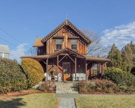21 Woodlawn Avenue