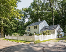 8 River View Road