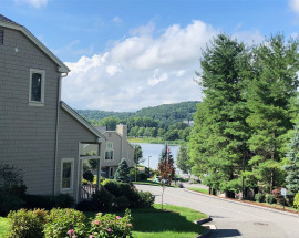12 Boulevard Drive South #184