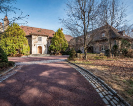 4 Cowdray Park Drive