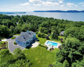 2 Arrowcrest Drive