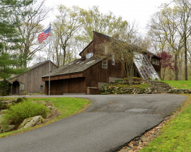 18 Comstock Court