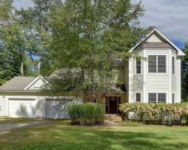 2 Bridlepath Ln