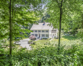 8 Glenbrook Court