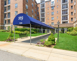 910 Stuart Avenue #2L