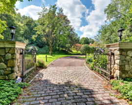 69 Chestnut Ridge Road