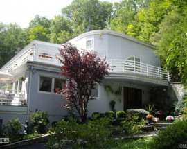 16 Cedar Point Drive