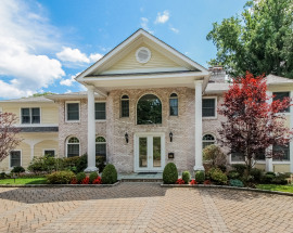 124 North Lakeshore Drive