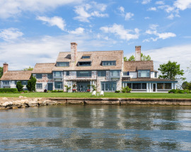10 Mohegan Ave