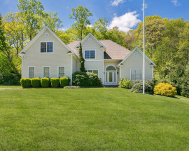 Pristine Colonial On Estate Lined Cul-de-sac