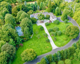 6 Stoneleigh Manor Lane