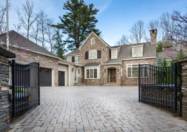 1 Pinecroft Dr